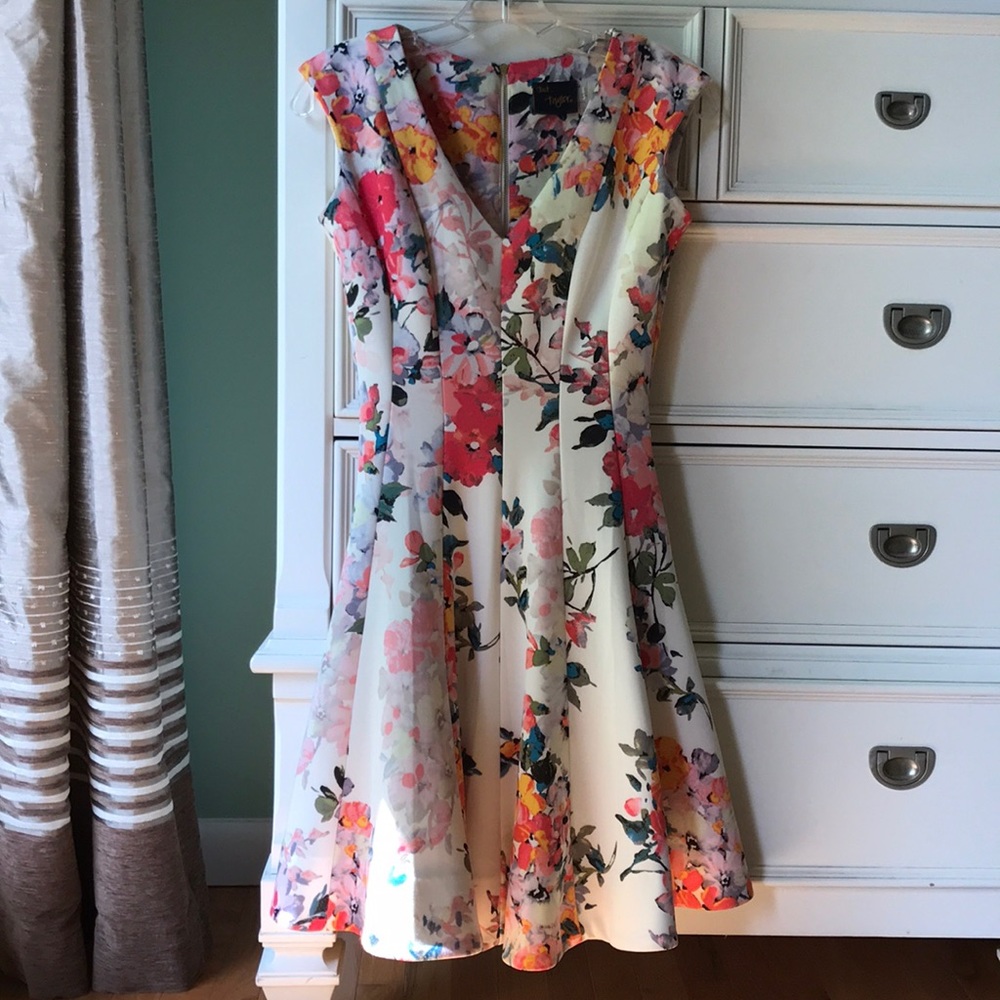 Just Taylor Floral Dress, size 2